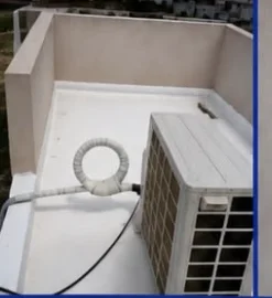 Unidad de A/C con serpentín instalada en azotea impermeabilizada